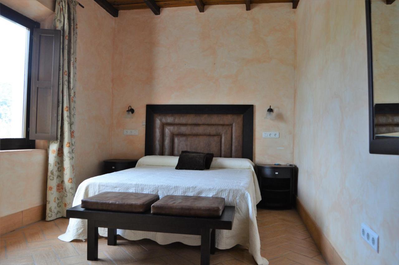 Apartamentos Turisticos - Hostal Los Alisos Aliseda Exterior photo