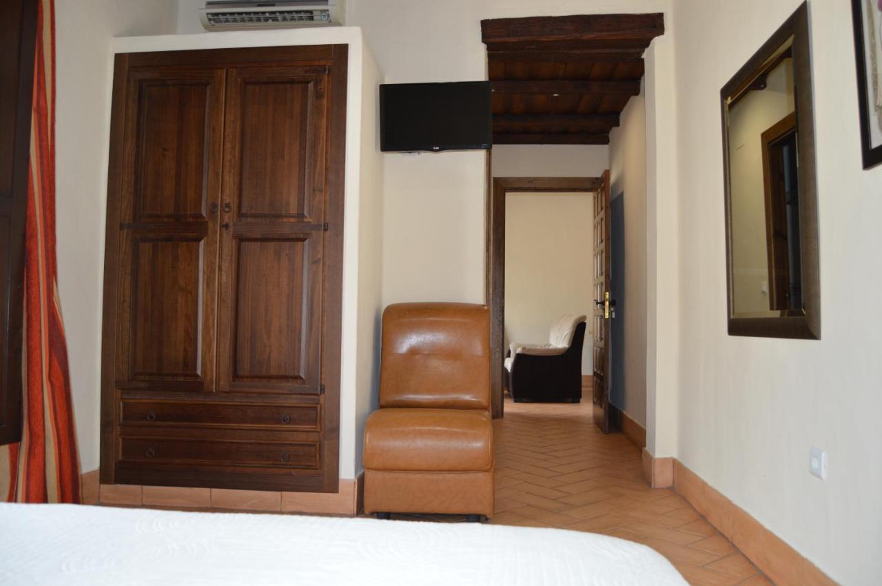 Apartamentos Turisticos - Hostal Los Alisos Aliseda Exterior photo