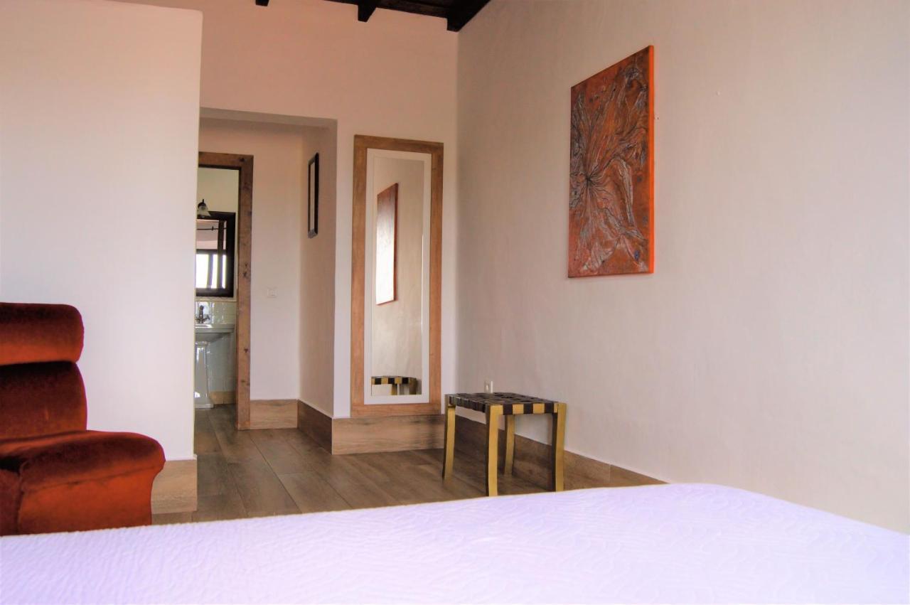 Apartamentos Turisticos - Hostal Los Alisos Aliseda Exterior photo